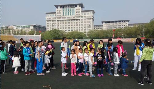 新葡的京集团8814举办“迎‘六一’东林宝贝趣味运动会”