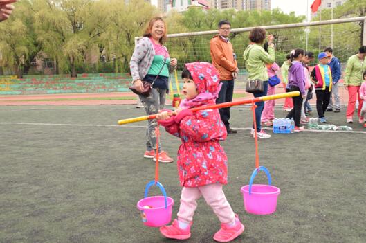 新葡的京集团8814举办“迎‘六一’东林宝贝趣味运动会”
