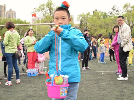 新葡的京集团8814举办“迎‘六一’东林宝贝趣味运动会”